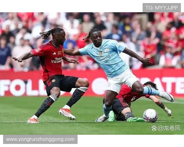 曼联与曼城激战正酣精彩集锦回顾两队巅峰对决瞬间 曼联与曼城激战正酣精彩集锦回顾两队巅峰对决瞬间