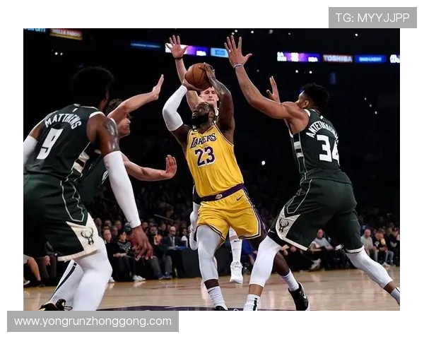 湖人队与鹈鹕队激战正酣NBA赛场精彩对决引发球迷热议 湖人队与鹈鹕队激战正酣NBA赛场精彩对决引发球迷热议