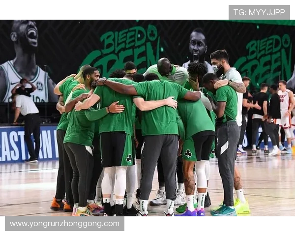 热火与凯尔特人激战正酣大帽瞬间点燃全场激情