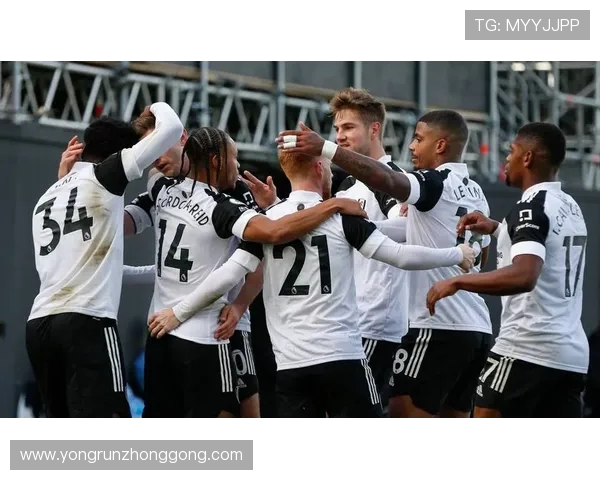 足总杯精彩对决切尔西与曼联比赛录像回顾与分析